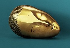 Brancusi: El escultor de vuelos y reflejos